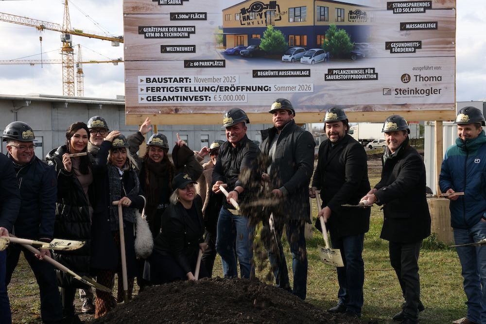 Spatenstich Perg für erstes Holz100-Fitnessgebäude