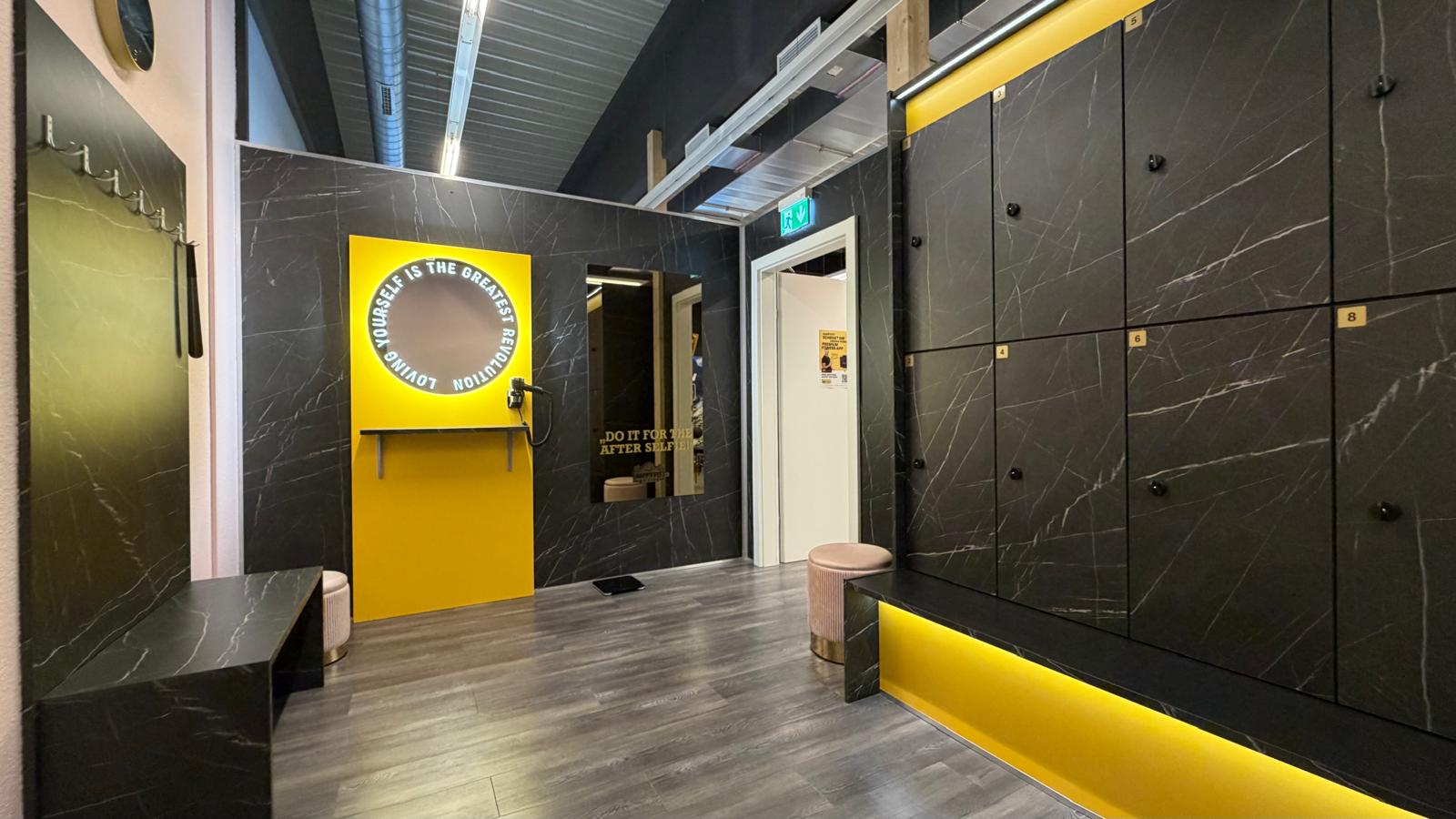 HappyFit Haag Umkleide Damen