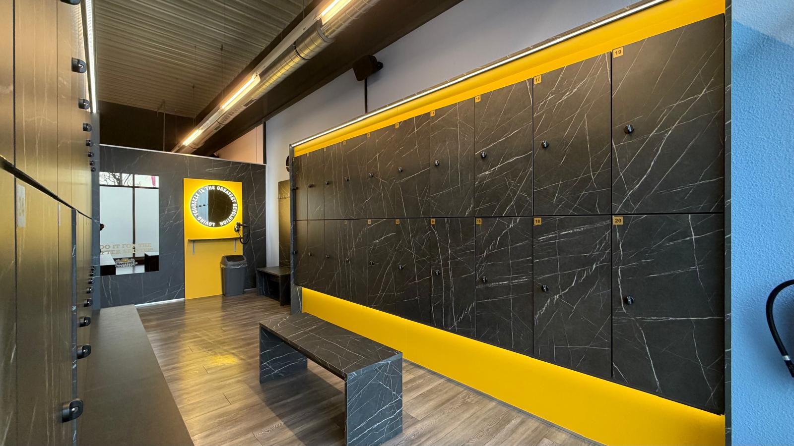 HappyFit Haag Umkleide Damen