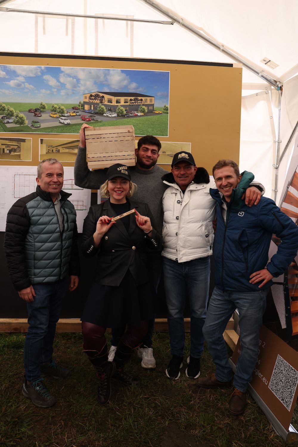 Spatenstich Perg für erstes Holz100-Fitnessgebäude Team HappyFit, Steinkogler & Thoma Holz