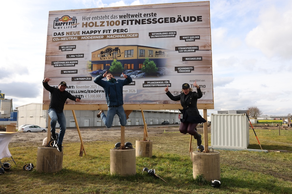 Spatenstich Perg für erstes Holz100-Fitnessgebäude Sven Florian Carmen srpingen 